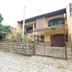 Casa Sobrado à venda no bairro Passo da Areia, em Porto Alegre.