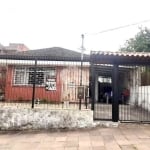 Casa 03 dormitórios, bairro Partenon com vaga de garagem