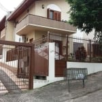 Duplex com 3 dormitórios em área nobre da cidade