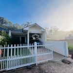 CASA GEMINADA COM AMPLO PATIO EM LINHA SANTA CRUZ