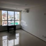 SALA COMERCIAL NO BAIRRO ESTREITO, EM FLORIANÓPOLIS, SC, VISTA MAR, MEDINDO 41,02M² DE ÁREA TOTAL.