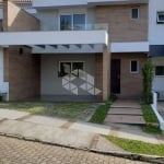 Linda Casa semi mobiliada em condomínio fechado no Bairro Vila Nova  na Zona Sul de POA.