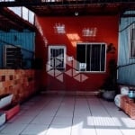 Casa em condomínio, 2 quartos, banheiro, churrasqueira, garagem coberta, pátio