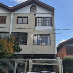 Sobrado triplex com 3 dormitórios e 183m² de área no bairro Jardim América