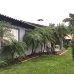 Casa de esquina com 03 dormitórios e 05 vagas com 180m²  na Praia de Xangri-Lá