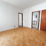 Apartamento 1 quarto, living dois ambientes, semi mobiliado