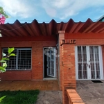 Casa térrea com 03 dormitórios bairro Ipanema em Porto Alegre