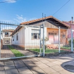 Casa térrea 3 dormitórios na Tristeza em frente Colégio Mãe de deus