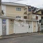 Casa de Condomínio na Vila Nivi com 1 dormitório.