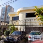 Casa na Mooca com 3 dormitórios sendo 1 suite , totalizando 4 banheiros 2 salas com 6 vagas