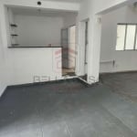 Salao    Comercial   150m2       2  mezaninos   2  Banheiros      2 Vagas