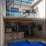 Casa ampla com 5 quartos, 2 salas (sendo uma delas bem grande com mesa de sinuca e pembolim) piscina