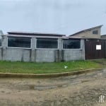 Casa com piscina, 04 dormitórios a poucos metros da praia em Tramandaí