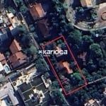 Casa com 800m² em terreno de 1200m² em região central da Freguesia.