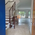 Casa linda e aconchegante com 235 m², 3 suítes e 4 vagas no Cond. Vitória Morumbi.