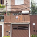 Oportunidade Imperdível: Casa de 3 Pisos em Localização Privilegiada!