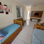 Kitnet linda para locação na Guilhermina, Praia Grande-SP: espaço amplo, 1 banheiro, garagem, 45m². Lindo e completo!