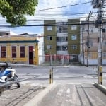 Aluga apartamento Um Quarto amplo, armários, dependências, no Rio Vermelho R$ 1.600,00/Mês