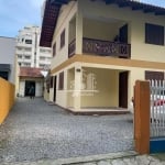 Casa para *temporada** , Meia Praia, Itapema - SC