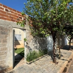 Casa á venda no Candeias em birigui; 2 quartos, cozinha, banheiro, 2 vagas de garagem e sala de tv.