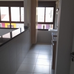 Apto semi-mobiliado. Muito bonito e bem localizado, com 37m² e 1 vaga.