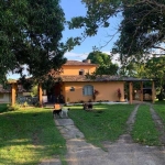 Chácara à venda com Piscina, no Parque dos Faróis. Casa grande e fruteiras.