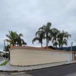 Linda casa, bem localizada de esquina perto da praia