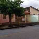 Casa à Venda em Vila Jaboticabeira, Taubaté - SP