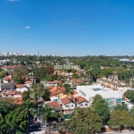 Ao lado da estação do metro linha Lilás, farto comércio e com vista espetacular