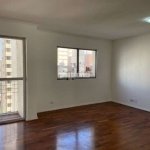 Apartamento no miolo de Moema,