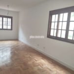 Casa de vila, 4 dormts, ótima localização prox. metrô