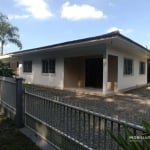 Casa com 03 dormitórios e amplo terreno para alugar, bairro Glória