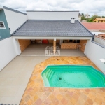 Linda casa com piscina no Bairro  Bacacheri