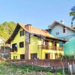 Linda casa com 3 dorm. sendo 1 suíte no Logradouro