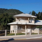 Bela casa de 3 pavimentos