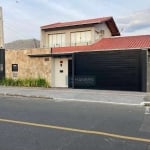 Casa com 4 dormitórios à venda, 220 m² por R$ 1.200.000,00 - Jardim Iririú - Joinville/SC