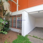 Casa Sobrado 200m², 03 dormitórios, 02 banheiros e 02 vagas de garagem.  Excelente localização, á 7 minutos andando para a estação do metrô