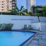 Apartamento Cobertura 454m², 03 dormitórios (sendo 3 suítes), 06 banheiros e 04 vagas na garagem.  Condomínio com Segurança, Portaria, Piscina