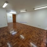 Conjunto Comercial 40m², 01 copa e 01 banheiro.  Condomínio com Recepção e Segurança.  Excelente localização, á 7 minutos andando para a Estação.