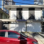 Sobrado Comercial 300m², 03 banheiros e 05 vagas na garagem.  Excelente localização, á 5 minutoe andando para a Estação do Metrô Faria Lima;