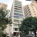 Apartamento 240m², 03 dormitórios (sendo 01 suíte), 04 banheiros e 02 vagas na garagem.  Condomínio com portaria 24hrs e área verde.