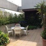 Apartamento Duplex 700m², 04 dormitórios (sendo suítes), 05 banheiros e 04 vagas na garagem.    Condomínio com portaria, segurança 24hrs, piscina.