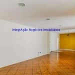 Apartamento 240m², 04 dormitórios (sendo 01 suíte), 03 banheiros e 01 vaga na garagem.   Condomínio com portaria.   Excelente localização