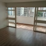 Apartamento Cobertura 66m², 01 dormitório, sala ampla e 01 banheiro. Possui varanda com fechamento em vidro e teto retrátil e cozinha americana