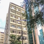 Apartamento 30m², 01 dormitório e 01 banheiro.  Condomínio com portaria 24hrs e jardim.  Excelente localização á 8 minutos andando para a estação