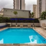 Apartamento 153m², 03 dormitórios (sendo 01 suíte), 04 banheiros e 02 vagas na garagem.  Condomínio com portaria, segurança 24hrs, piscina