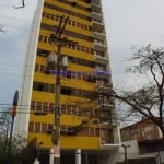 Apartamento 92m², 02 dormitórios, 01 banheiro e 01 vaga na garagem.  Condomínio com portaria, segurança 24hrs.  Excelente localização