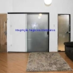 Apartamento 44m², 01 dormitório e 01 banheiro.  Condomínio com portaria.  Excelente localização á 5 minutos andando para a estação do metrô Anhangabaú