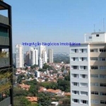 Apartamento 201m², 03 dormitórios(sendo 01 suíte), 02 banheiros e 02 vagas na garagem.  Condomínio com portaria 24hrs.  Excelente localização