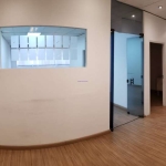 Conjunto Comercial 90m², 02 banheiros.   Condomínio com recepção e segurança 24hrs.  Excelente localização entre as Avenidas Marquês de São Vicente,